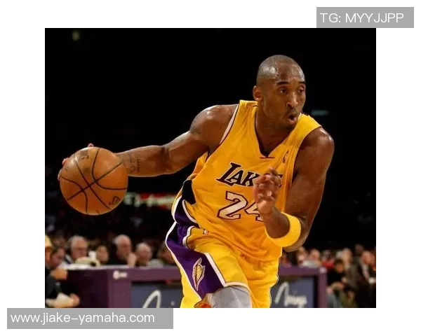 像NBA球星般运球突破的足球运动员:速度与力量的完美结合 像NBA球星般运球突破的足球运动员:速度与力量的完美结合