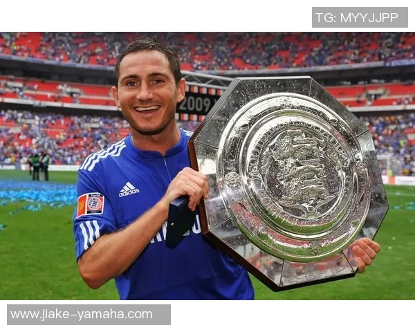 足球先生是哪一位球星的荣耀象征揭示其背后的努力与成就