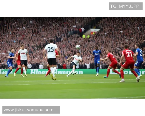 足球球星帅气漫画形象展现激情与风采的艺术创作图集 足球球星帅气漫画形象展现激情与风采的艺术创作图集