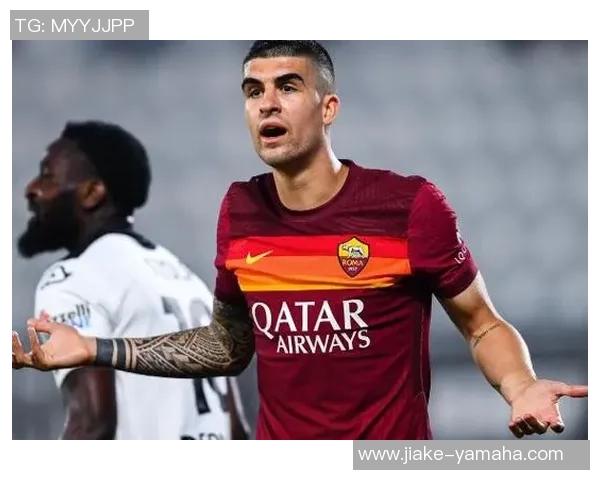 足球后卫能否打破传统成就球星地位的探讨与挑战 足球后卫能否打破传统成就球星地位的探讨与挑战